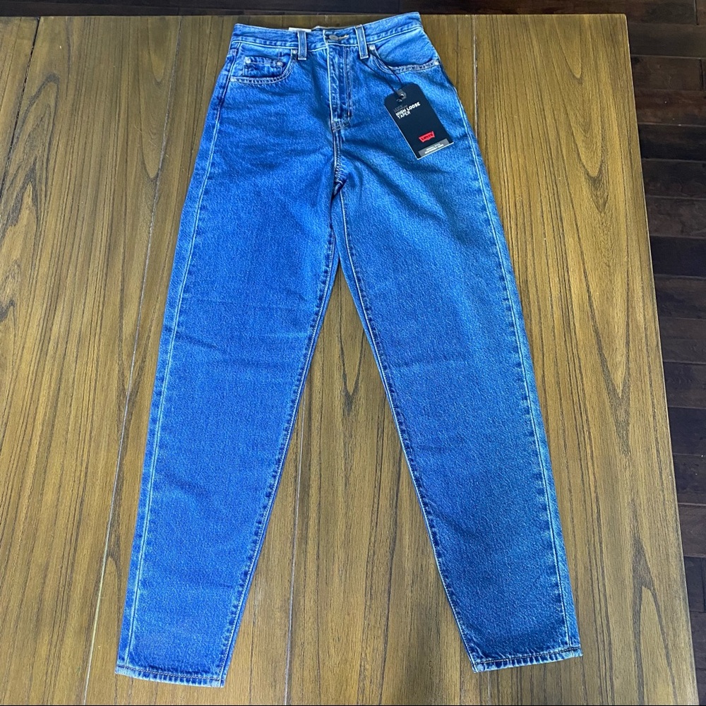 NWOT Levi’s High Loose Taper women’s mom jeans